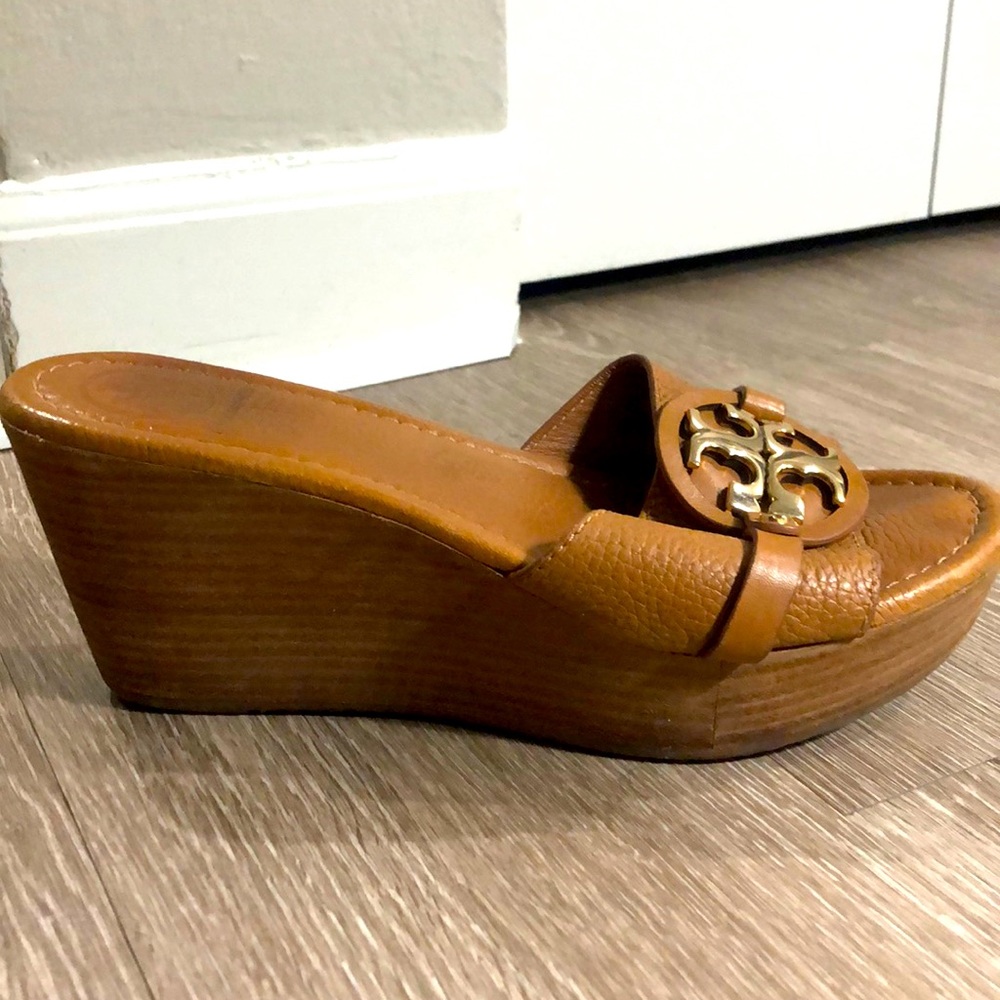 Lightly worn brown leather Tory Burch wedges - Picture 2 of 2